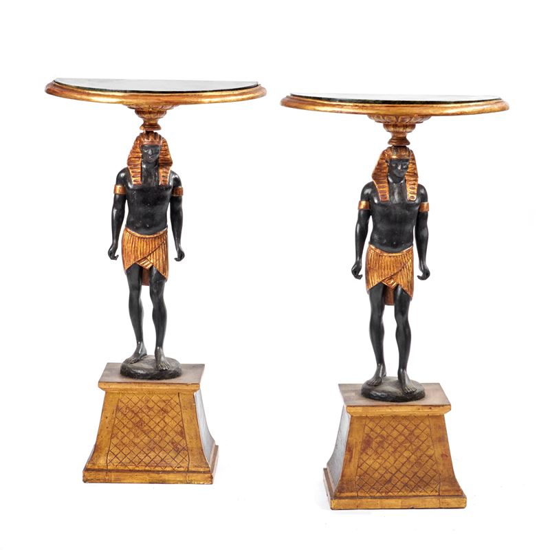 Coppia di piccole consolles in stile Settecento