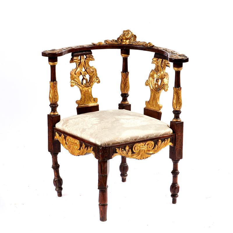 Poltroncina ad angolo in stile Settecento