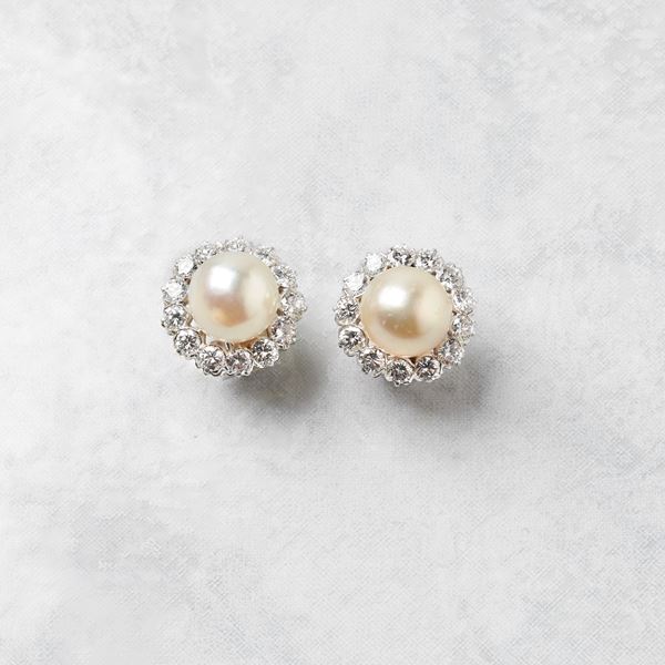 



PAIO DI ORECCHINI IN ORO BIANCO 18KT , PERLE E DIAMANTI