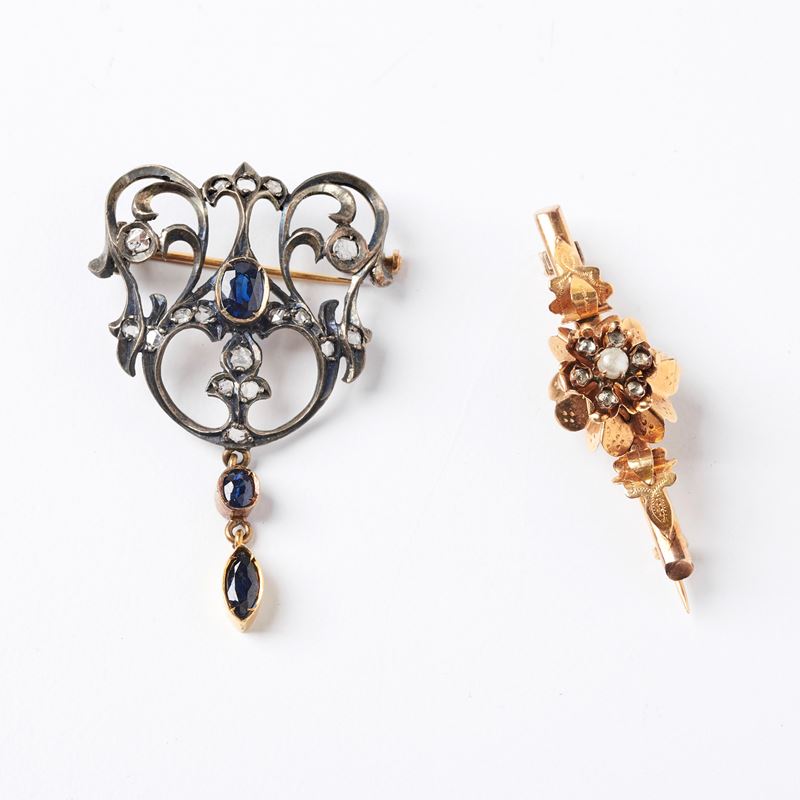SPILLA/PENDENTE IN ORO A BASSO TITOLO, ARGENTO, ZAFFIRI E ROSE DI DIAMANTE