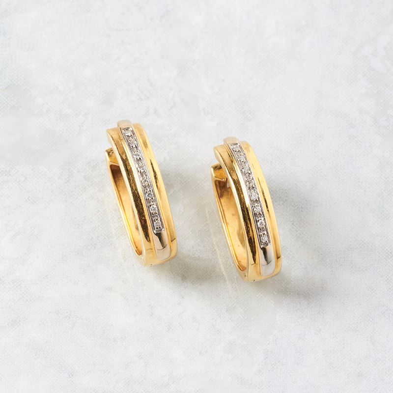 PAIO DI ORECCHINO IN ORO GIALLO 18KT E DIAMANTI