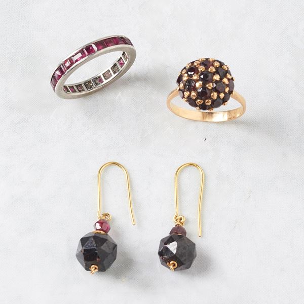 



ANELLO IN ORO GIALLO 18KT E GRANATI