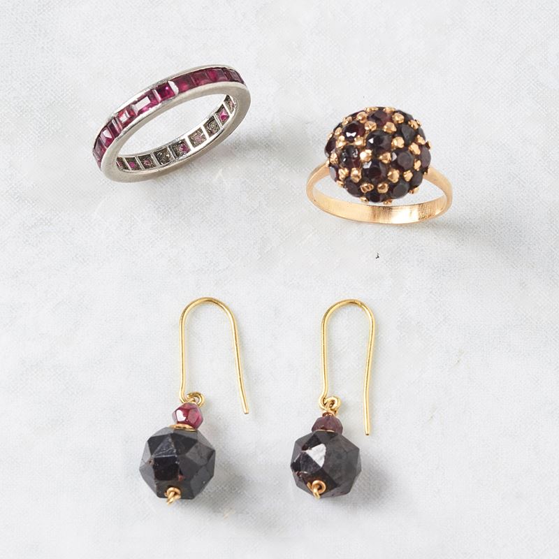 ANELLO IN ORO GIALLO 18KT E GRANATI