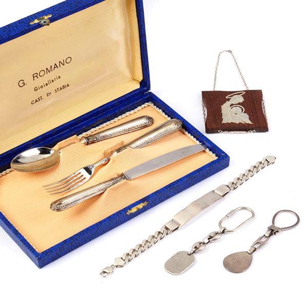 



TRE POSATE  - Asta Gioielli, argenti, penne, numismatica e vintage - Poggio Bracciolini Casa d'Aste
