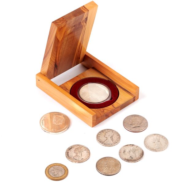 



DUE MEDAGLIE, CINQUE MONENTE DA LIRE 500