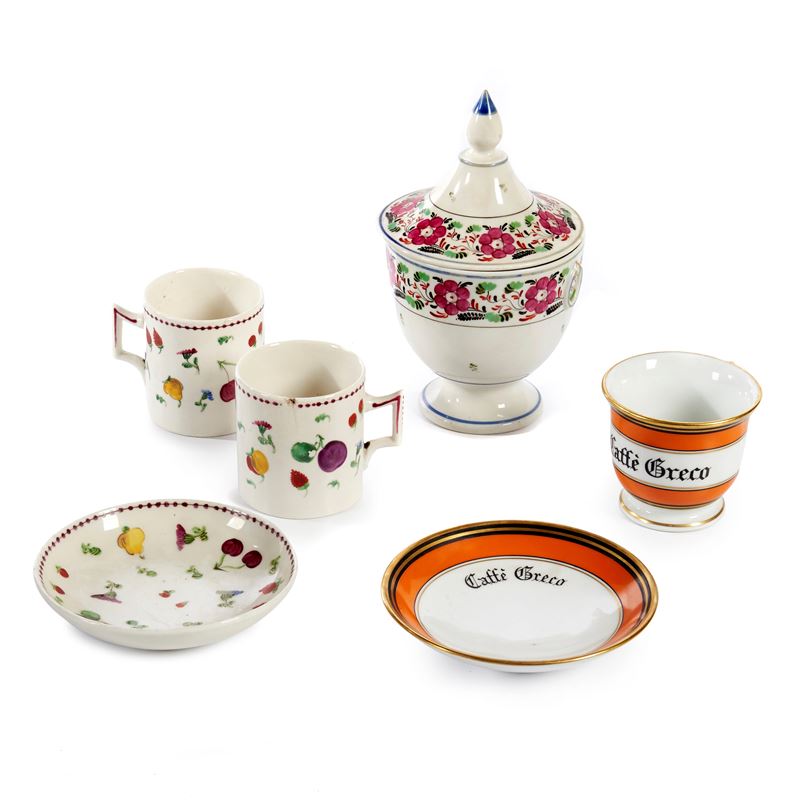 Tre tazzine, due piattini e zuccheriera, sec. XIX