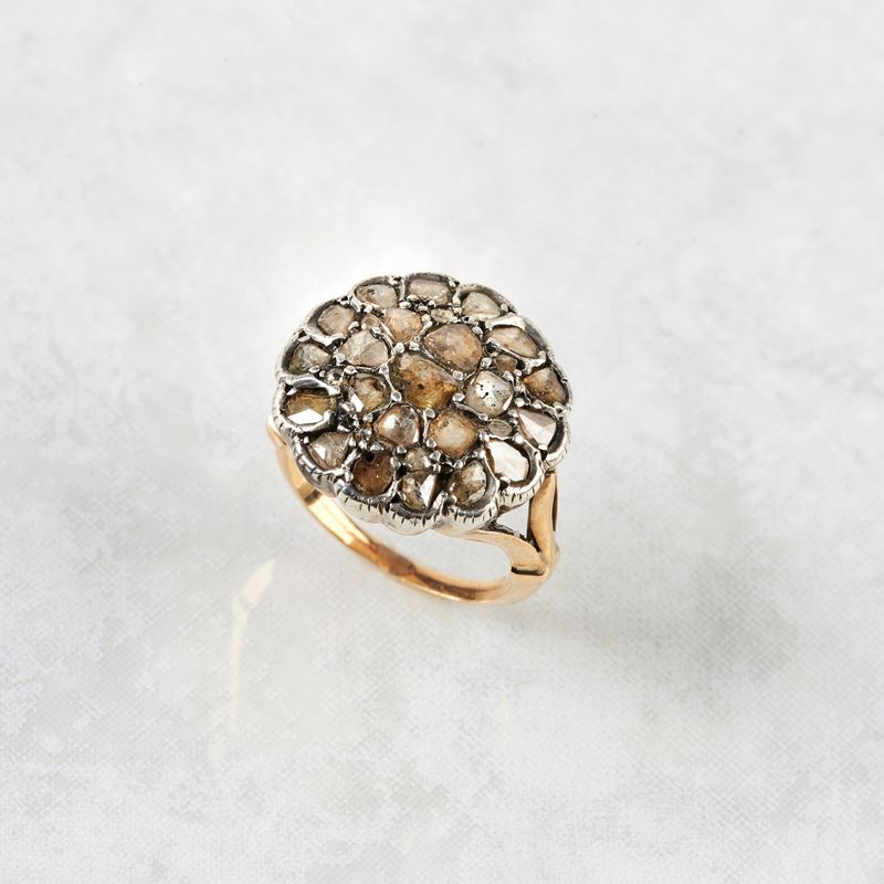 Anello in Oro a Basso Titolo, Argento e Diamanti