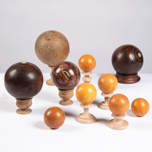 



Gruppo di diciassette sfere, sec. XIX e XX