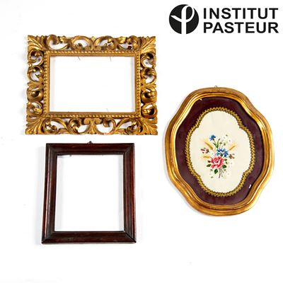 Cornici in legno e ricamo su seta, fiori, secolo XX