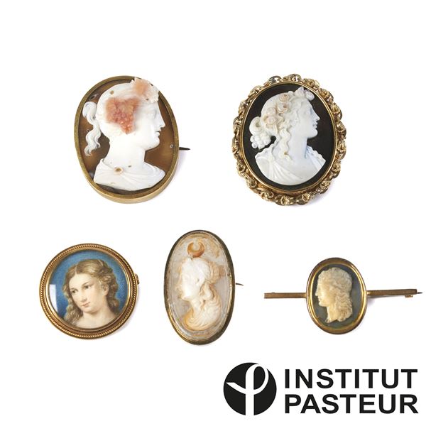 



DUE CAMMEI  - Asta Gioielli, argenti, penne, numismatica e vintage - Poggio Bracciolini Casa d'Aste