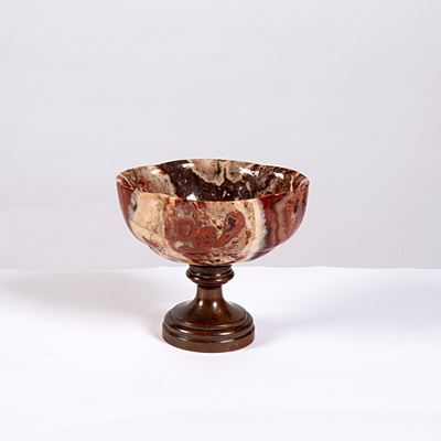 Coppa sagomata in agata rossa con piedistallo in bronzo, XIX secolo
