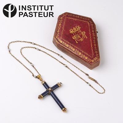 Collana in Oro a Basso Titolo e Piccole Perle