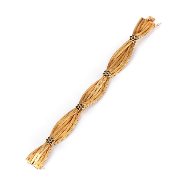 



BRACCIALE IN ORO GIALLO 18KT E ZAFFIRI  - Asta Gioielli, argenti, penne, numismatica e vintage - Poggio Bracciolini Casa d'Aste