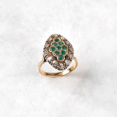 Anello in Oro Giallo 18kt, Argento, Diamanti e Smeraldi