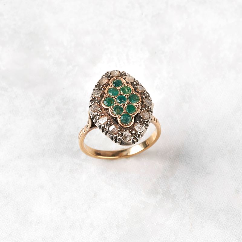 Anello in Oro Giallo 18kt, Argento, Diamanti e Smeraldi