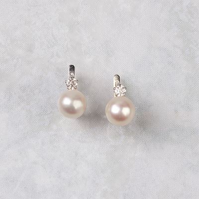Paio di Orecchini, in Oro Bianco 18kt, Diamanti e Perle