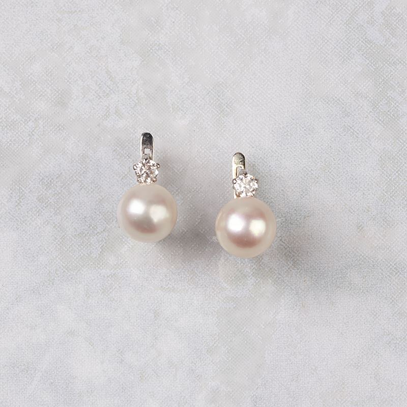 Paio di Orecchini, in Oro Bianco 18kt, Diamanti e Perle