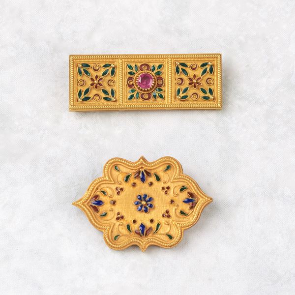 



SPILLA IN ORO GIALLO 18KT, RUBINO E SMALTI  - Asta Gioielli, argenti, orologi, cammei e miniature - Poggio Bracciolini Casa d'Aste