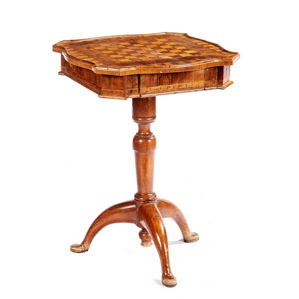Tavolino da gioco, sec. XIX  - Asta Arredi, mobili ed oggetti d'arte - Poggio Bracciolini Casa d'Aste