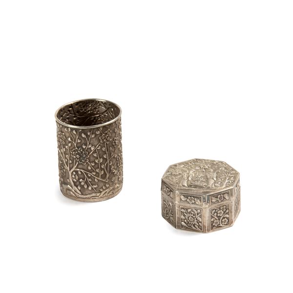 



SCATOLINA OTTAGONALE E CONTENITORE, CINA, SEC. XX