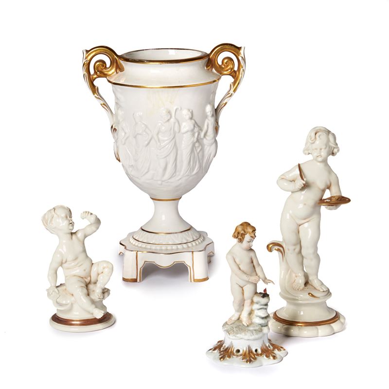 Vaso porta fiori e tre stutine centrotavola, Capodimonte, sec. XX