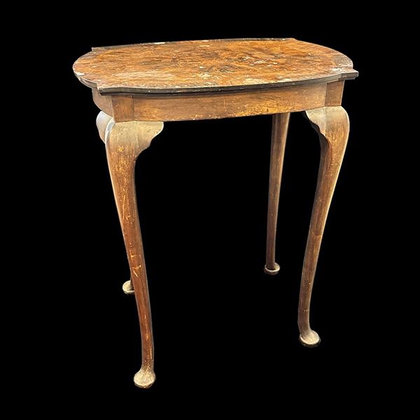 



Tavolino, inizi sec. XX  - Asta Arredi, mobili ed oggetti d'arte - Poggio Bracciolini Casa d'Aste