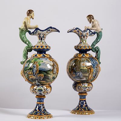 Gaetano Battaglia, Coppia di versatoi in maiolica decorata con manici a figure