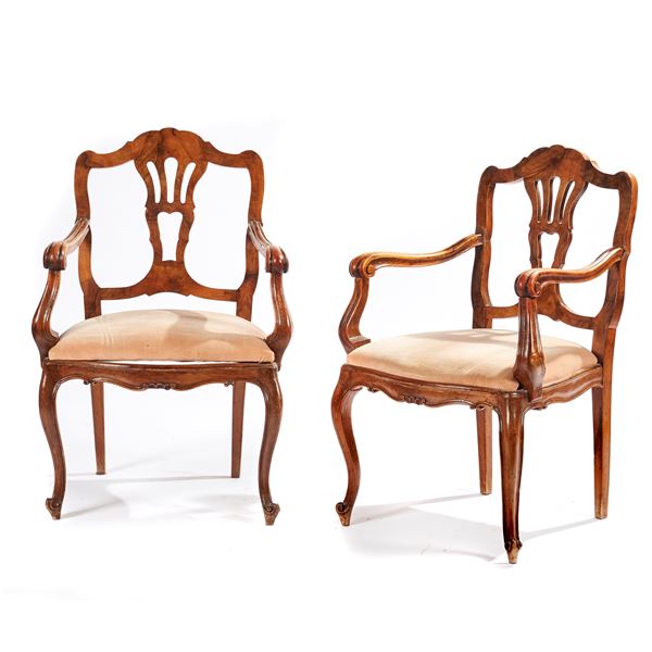 



Coppia di poltroncine, in stile Settecento