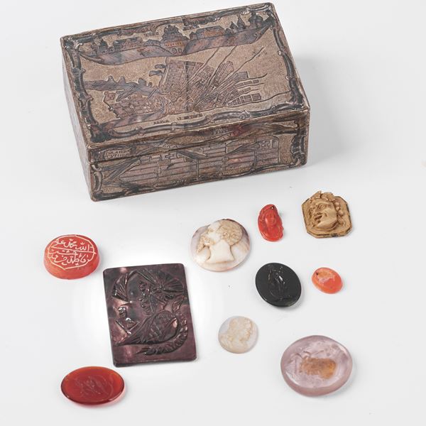 



SCATOLA SEC. XX,  - Asta Gioielli, argenti, orologi, cammei e miniature - Poggio Bracciolini Casa d'Aste