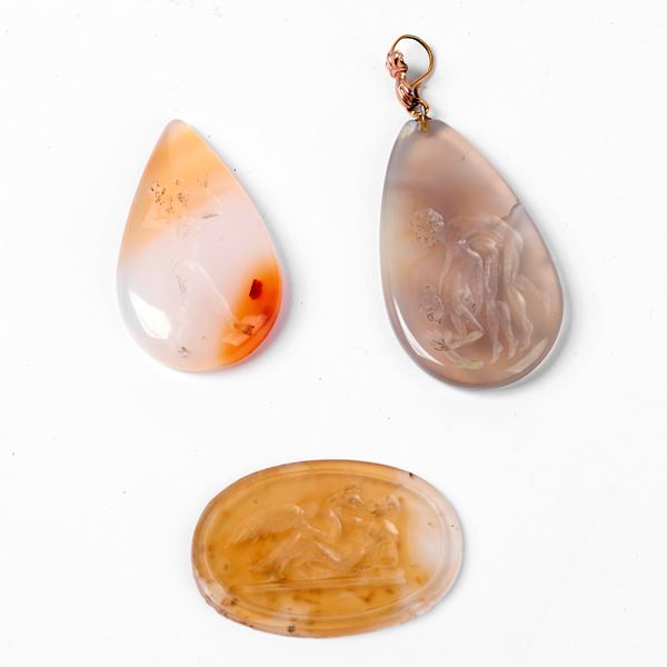 



TRE PENDENTI SEC. XIX  - Asta Gioielli, argenti, orologi, cammei e miniature - Poggio Bracciolini Casa d'Aste