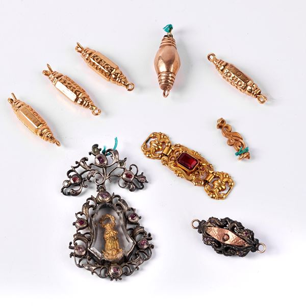 



SEI FERMEZZE IN ORO A BASSO TITOLO  - Asta Gioielli, argenti, orologi, cammei e miniature - Poggio Bracciolini Casa d'Aste