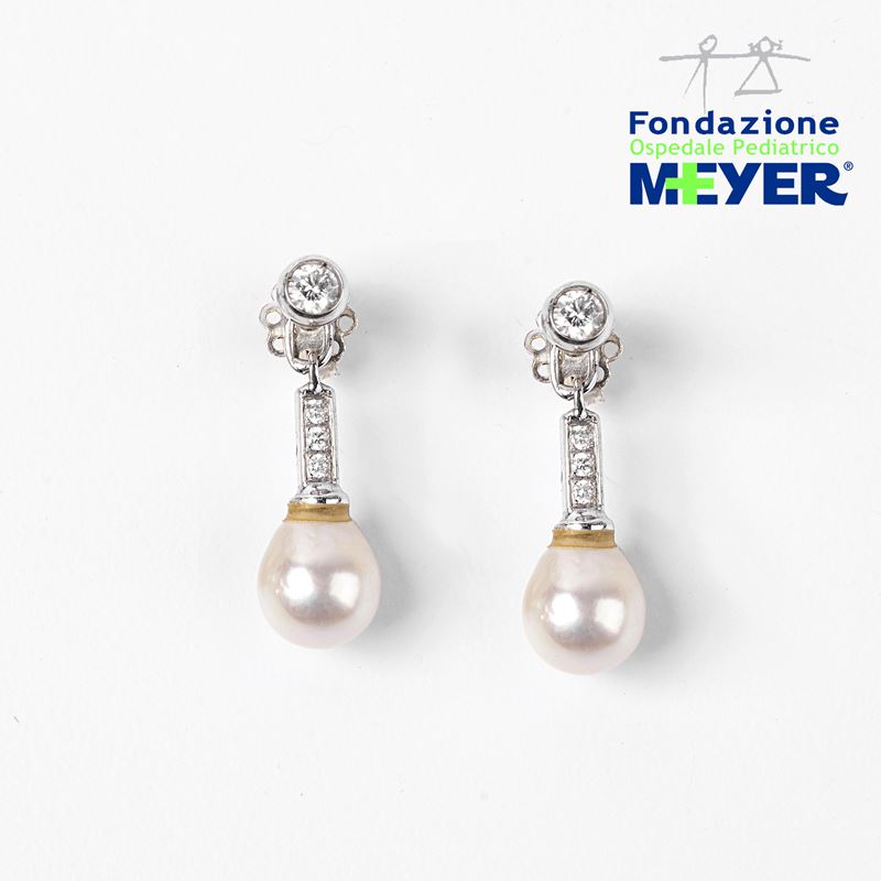 PAIO DI ORECCHINI IN ORO BIANCO 18KT, DIAMANTI E PERLE
