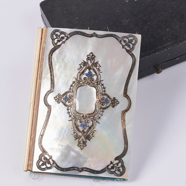 



PORTA DOCUMENTI INIZI SEC .XX   - Asta Gioielli, argenti, orologi, cammei e miniature - Poggio Bracciolini Casa d'Aste