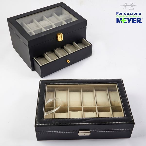 



DUE CONTENITORI PER OROLOGI