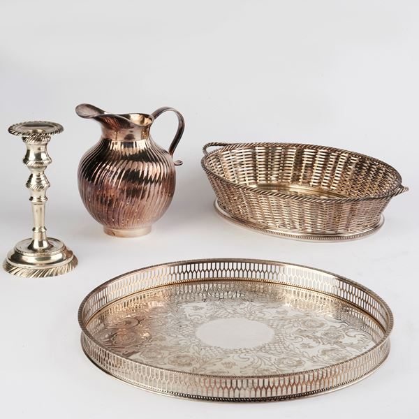 



VASSOIO, CESTINO, CANDELIERE E BROCCA, SEC. XX