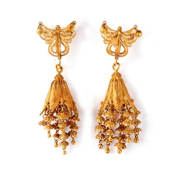 



PAIO DI ORECCHINI IN ORO GIALLO A BASSO TITOLO  - Asta Gioielli, argenti, orologi, cammei e miniature - Poggio Bracciolini Casa d'Aste