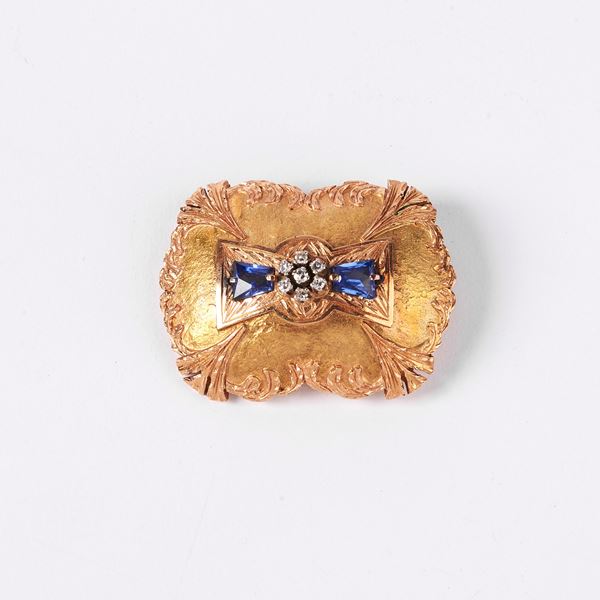 



SPILLA IN ORO GIALLO 18KT, DIAMANTI E PIETRE 