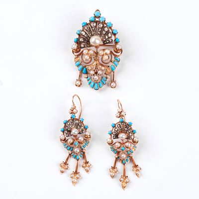 Demi-parure Composta da Spilla Pendente e Paio di Orecchini in Oro 18kt, Perle, Diamanti e Turche...
