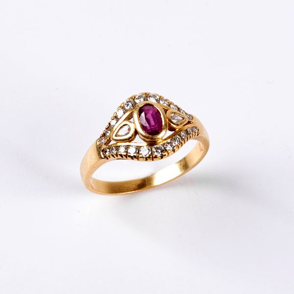 



ANELLO IN ORO GIALLO 18 KT, RUBINO E DIAMANTI