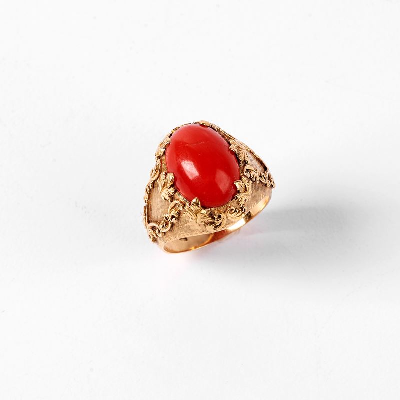 ANELLO IN ORO GIALLO 18KT E CORALLO