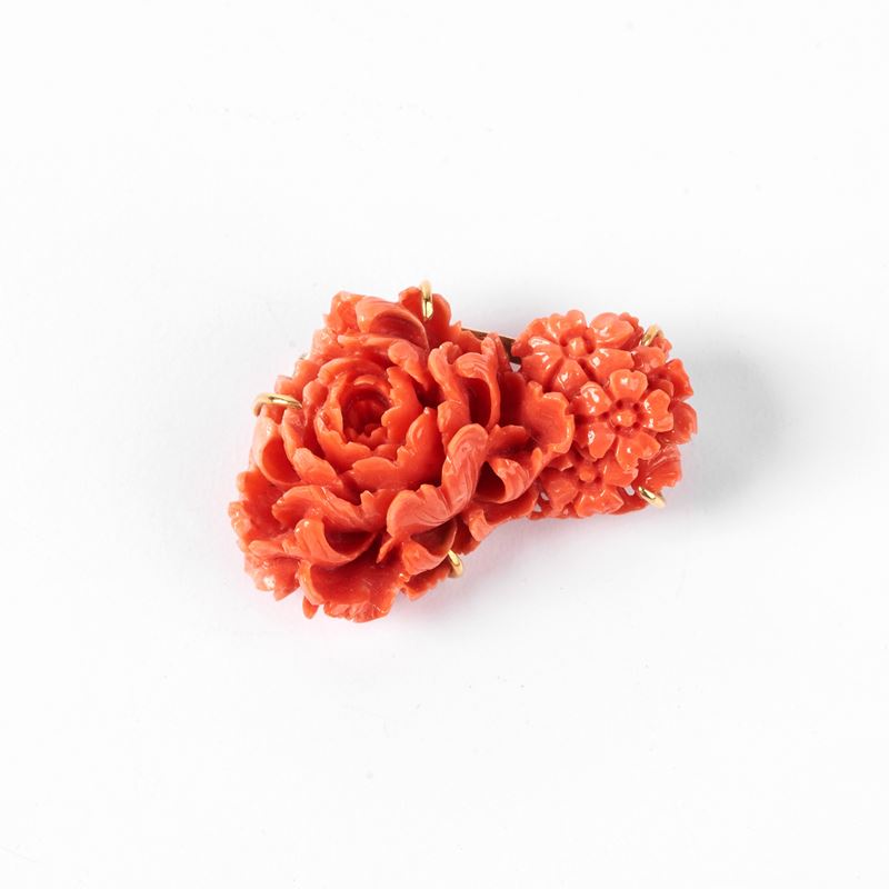 SPILLA IN ORO GIALLO 18KT CORALLO