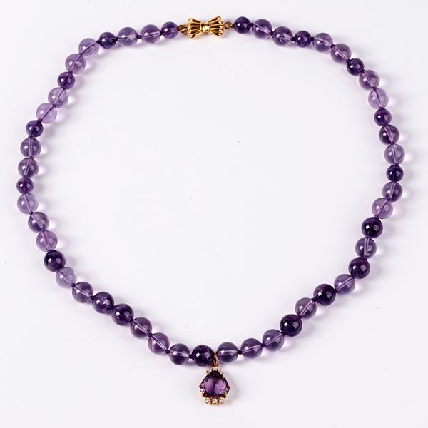 



COLLANA CON SFERE DI AMETISTA 