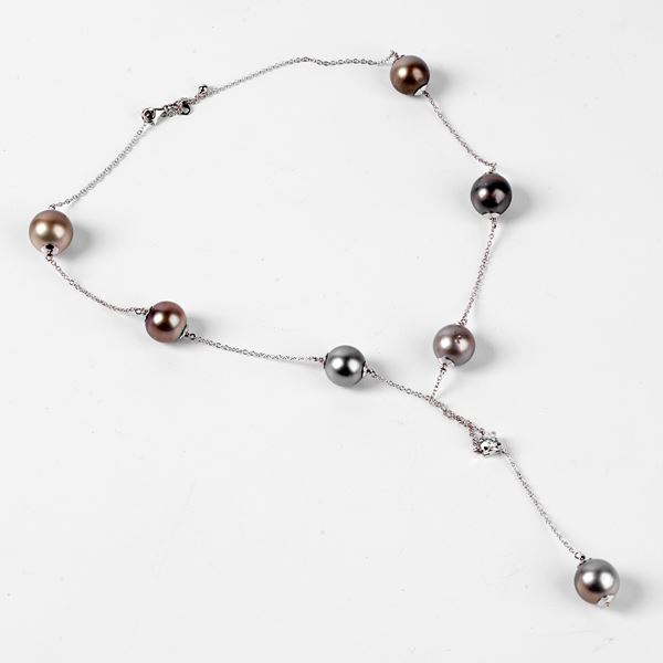 



COLLANA GIROCOLLO IN ORO BIANCO 18 KT, DIAMANTE E PERLE