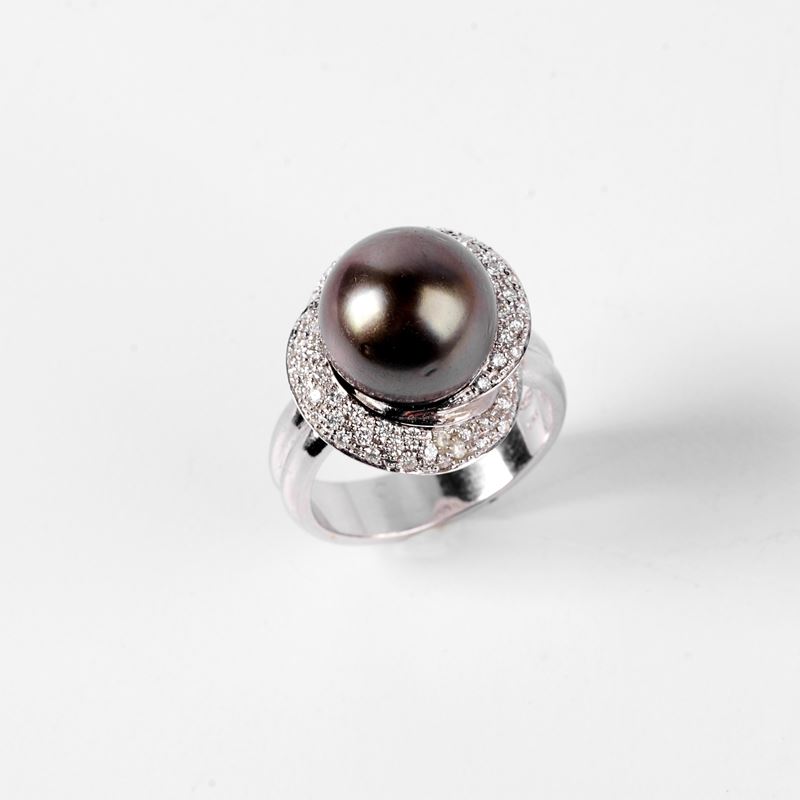 ANELLO IN ORO BIANCO 18KT, DIAMANTI E PERLA