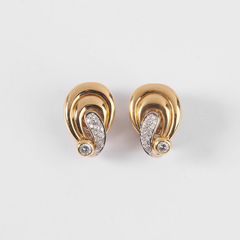 PAIO DI ORECCHINI IN ORO GIALLO 18KT E DIAMANTI