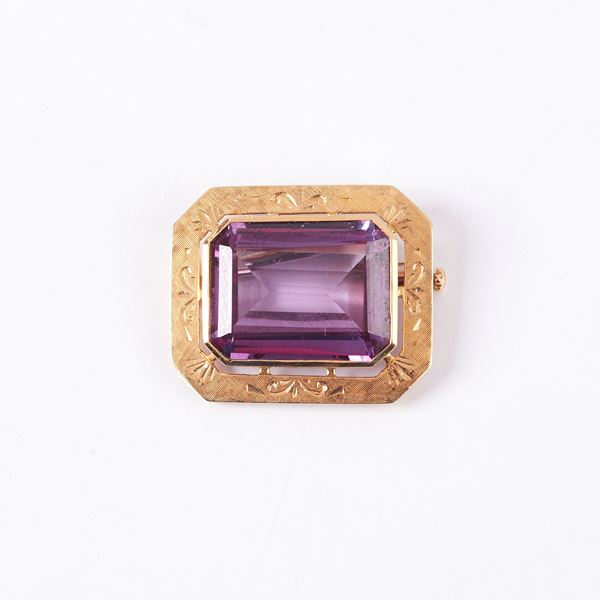 



SPILLA IN ORO GIALLO 18KT E AMETISTA  - Asta Gioielli, argenti, orologi, cammei e miniature - Poggio Bracciolini Casa d'Aste