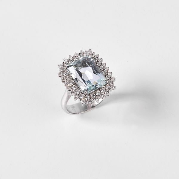 



ANELLO IN ORO BIANCO 18KT DIAMANTI E AQUAMARINA