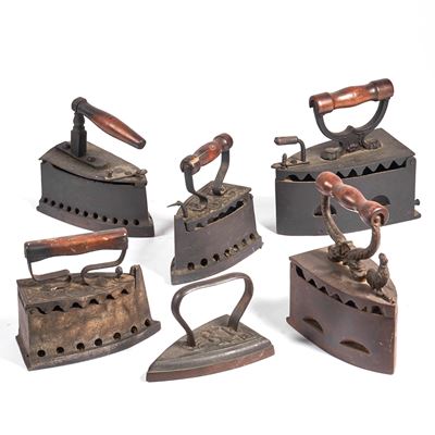 Collezione di Trenta Vecchi Ferri da Stiro, Secc. XVIII-XIX