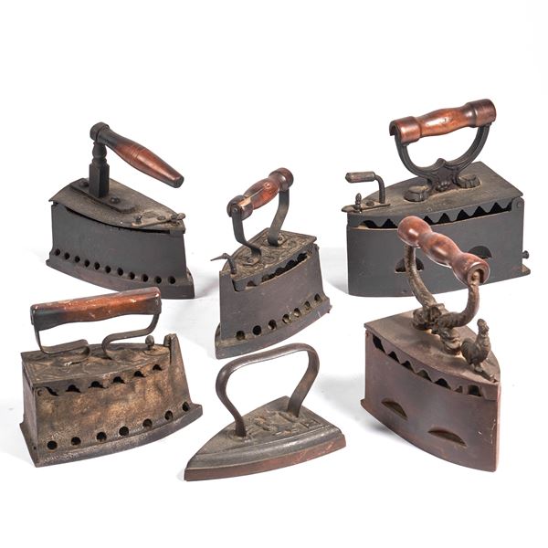 



Collezione di trenta vecchi ferri da stiro, secc. XVIII-XIX