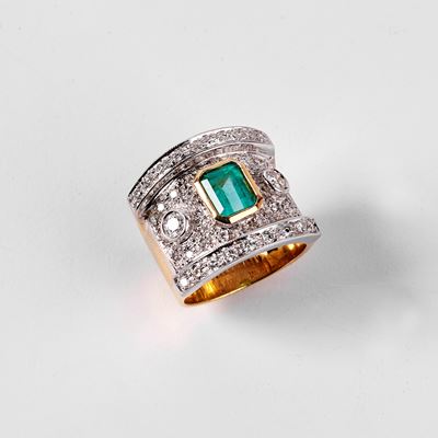 Anello in Oro Giallo, Oro Bianco, Diamanti e Smeraldo